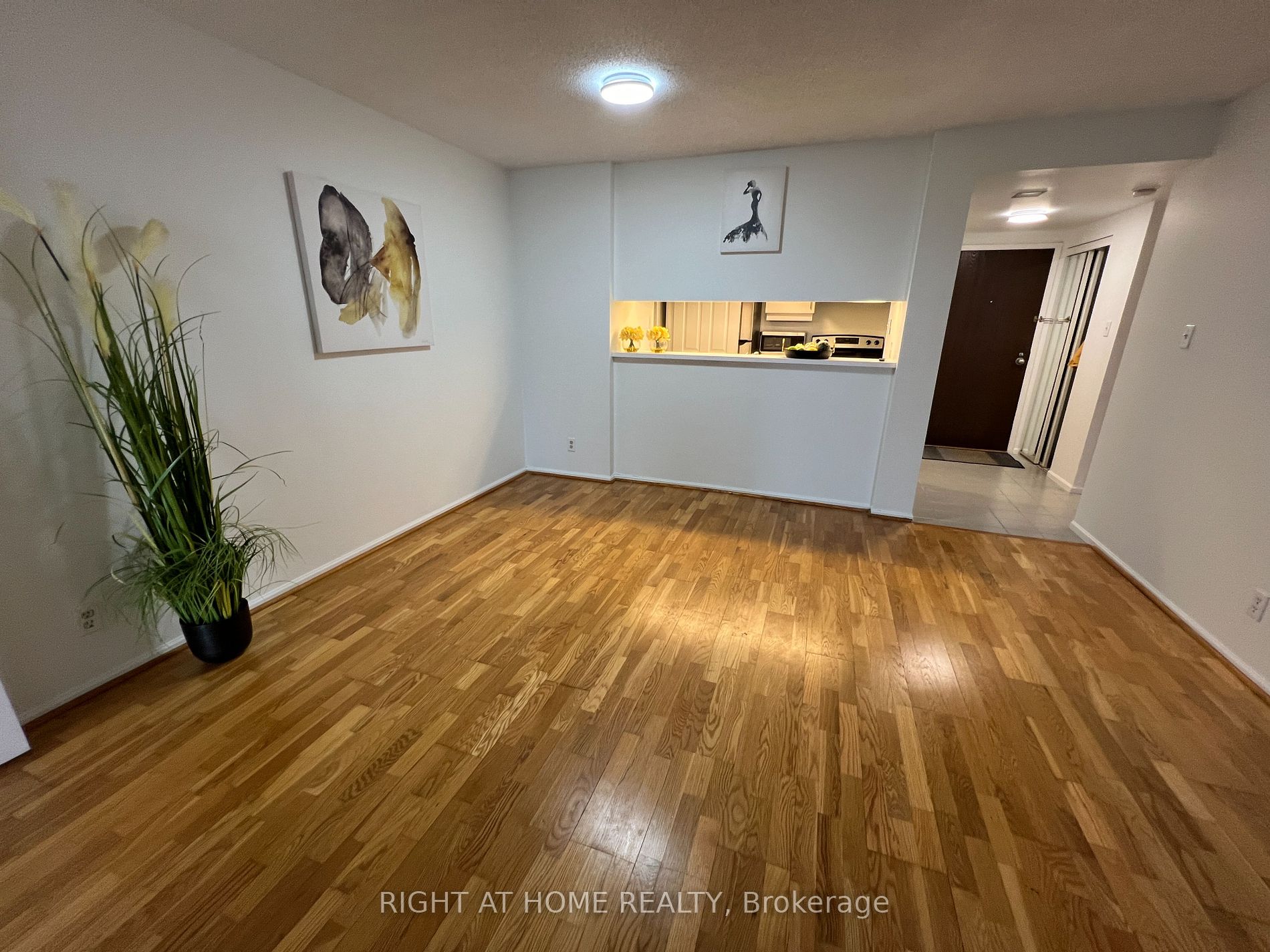 711 Bay St, #1616