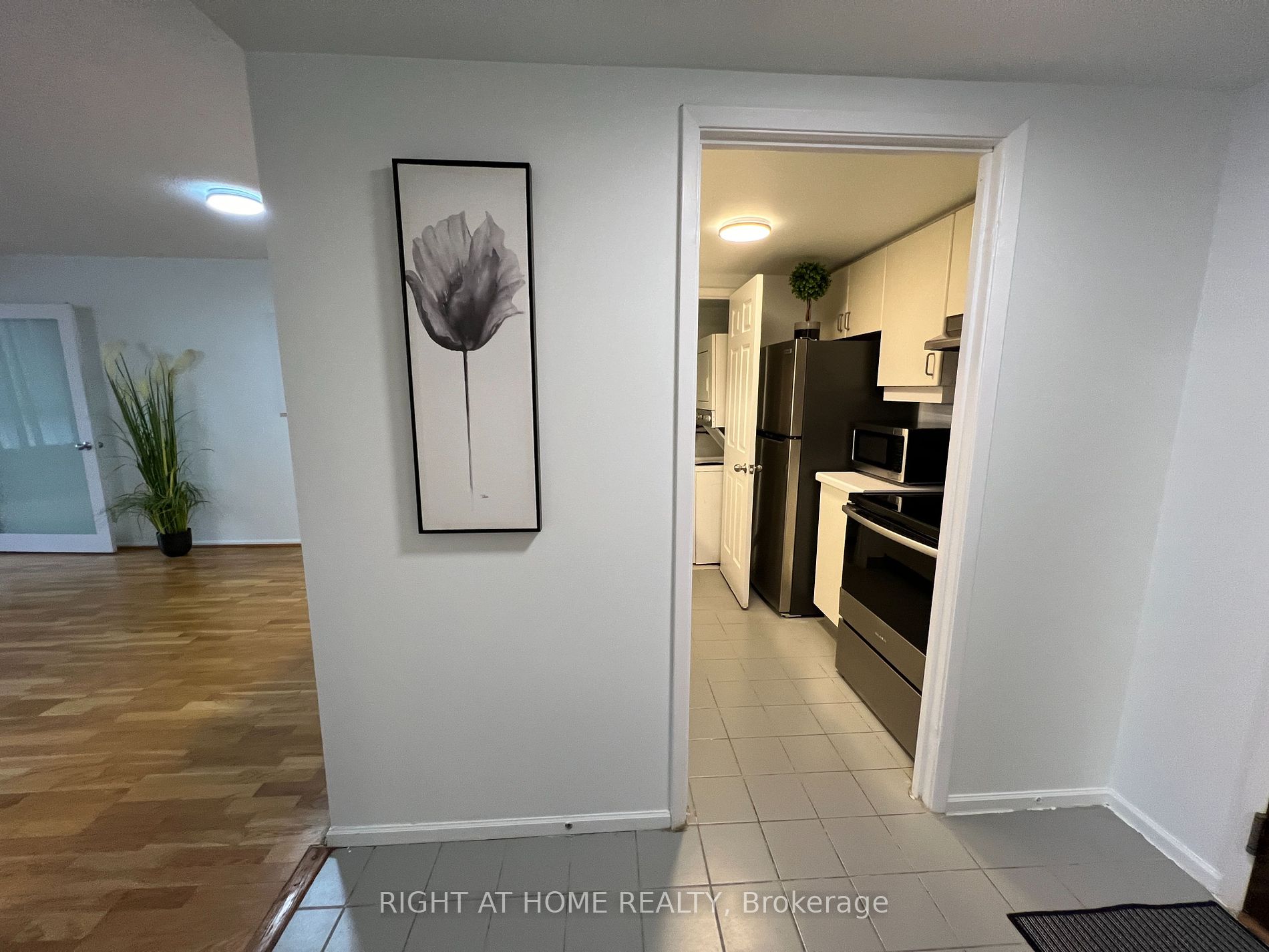 711 Bay St, #1616