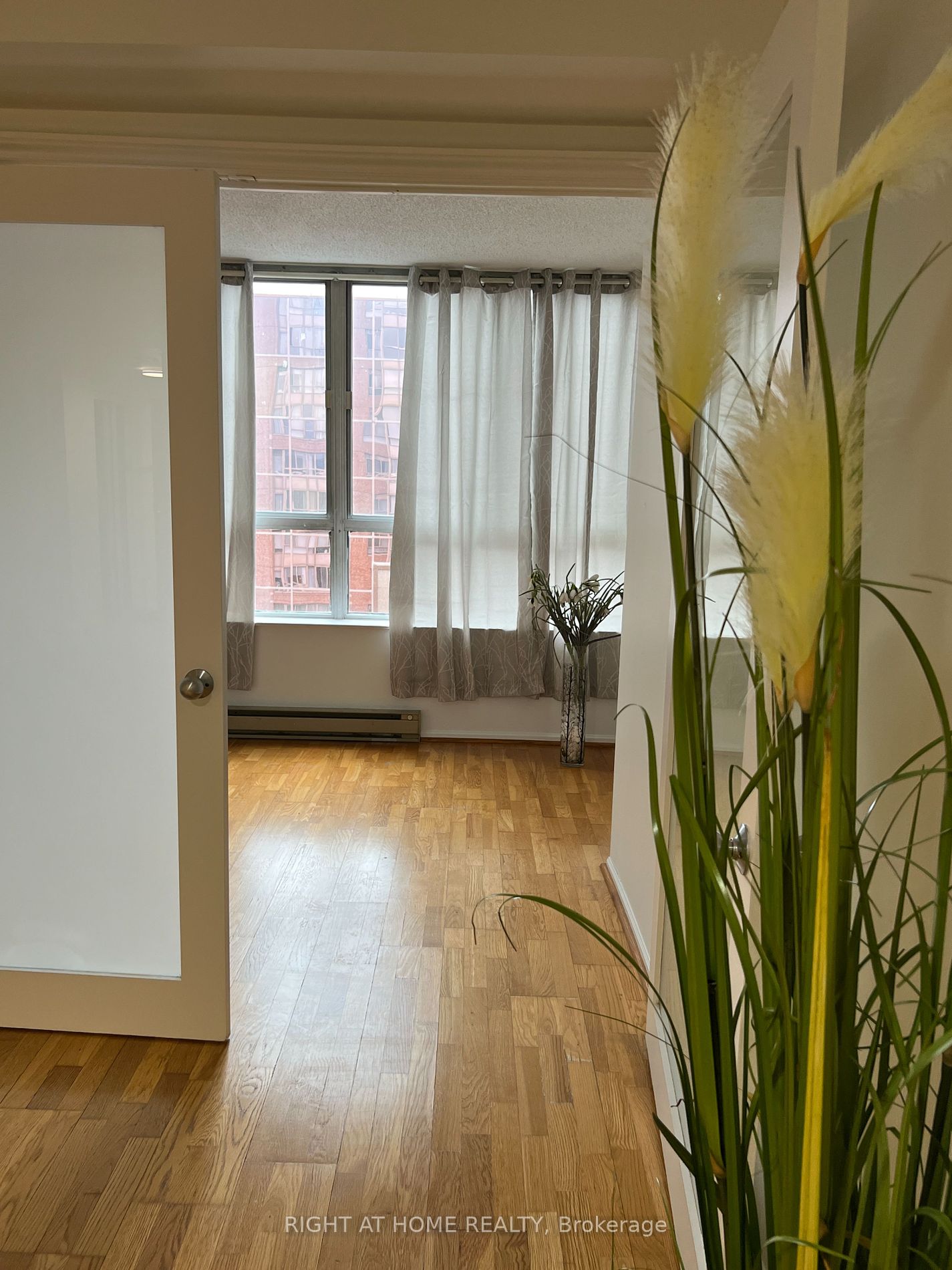 711 Bay St, #1616