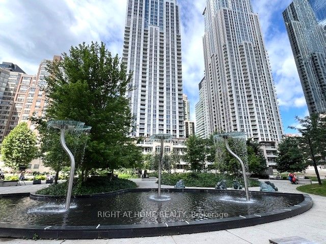 711 Bay St, #1616