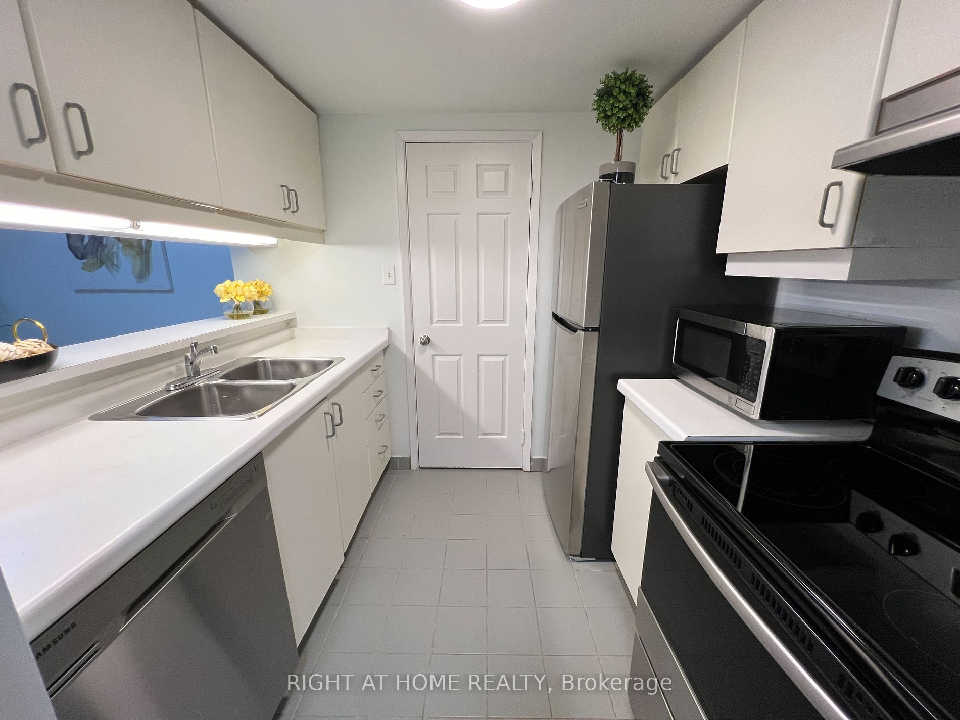 711 Bay St, #1616