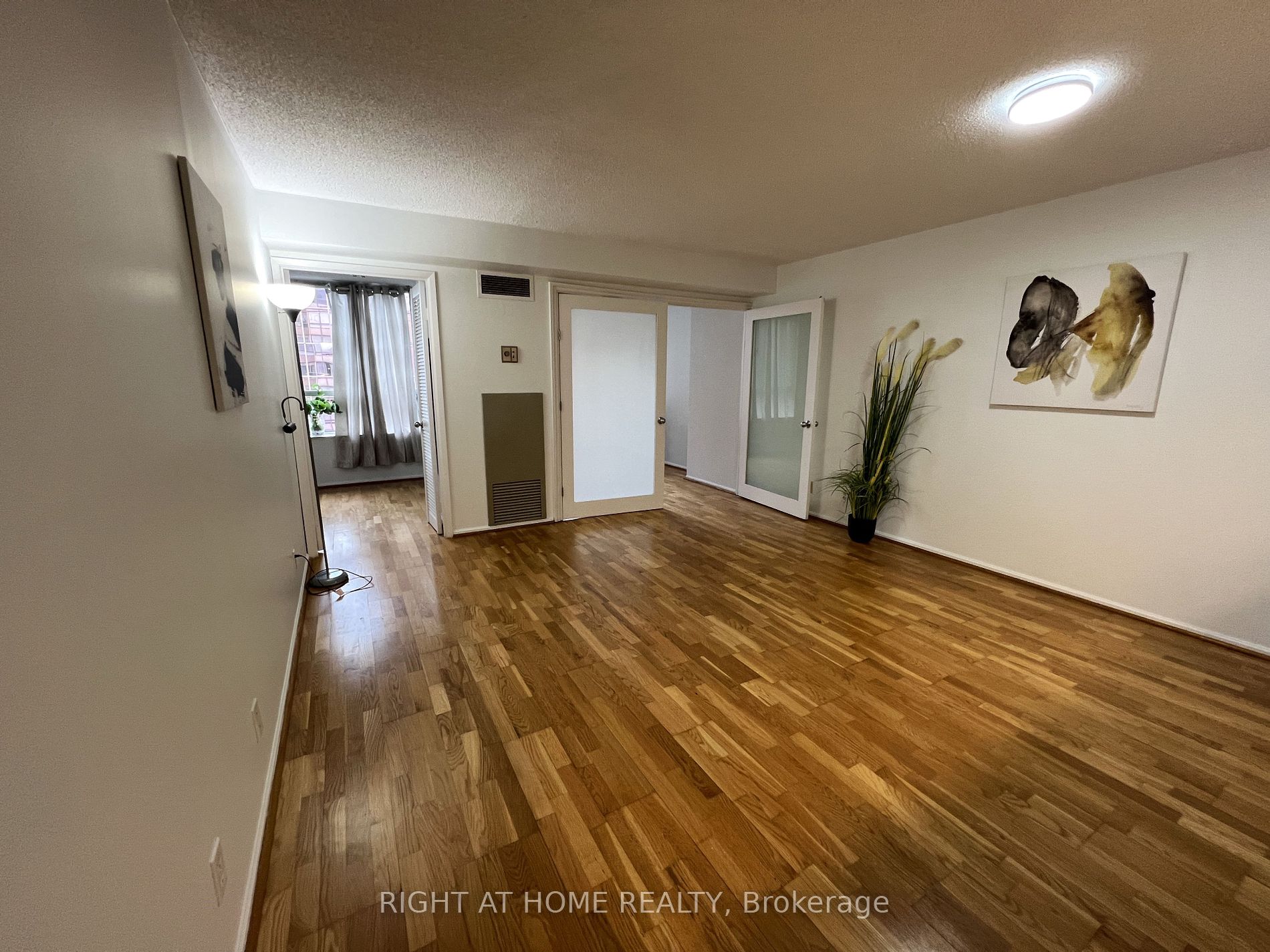 711 Bay St, #1616