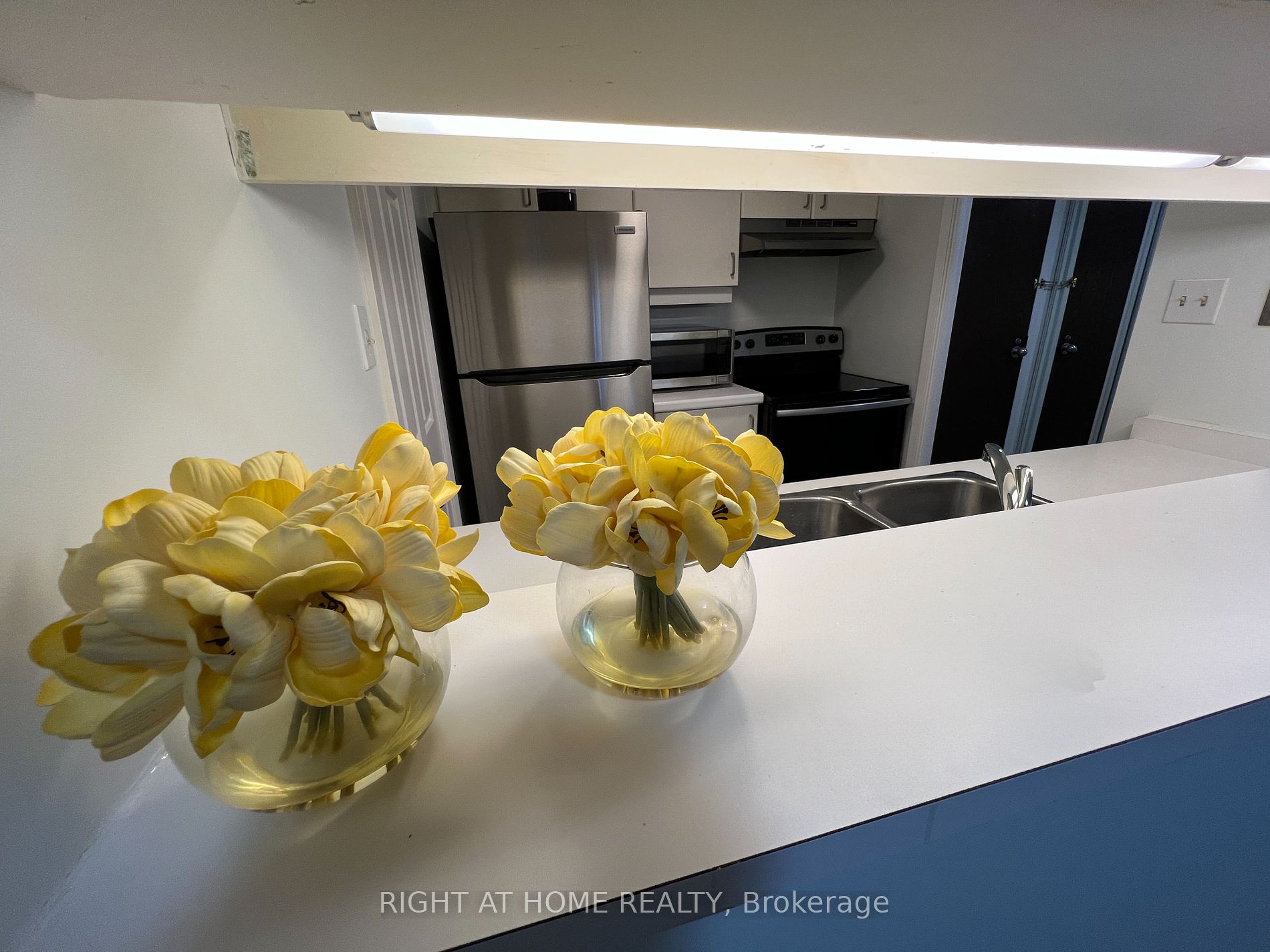 711 Bay St, #1616