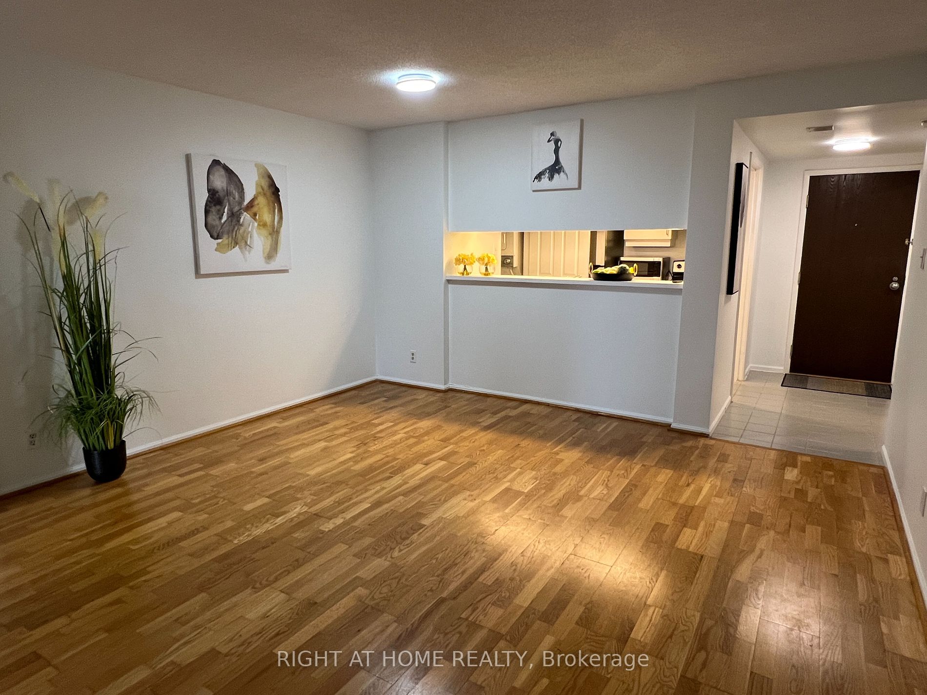 711 Bay St, #1616