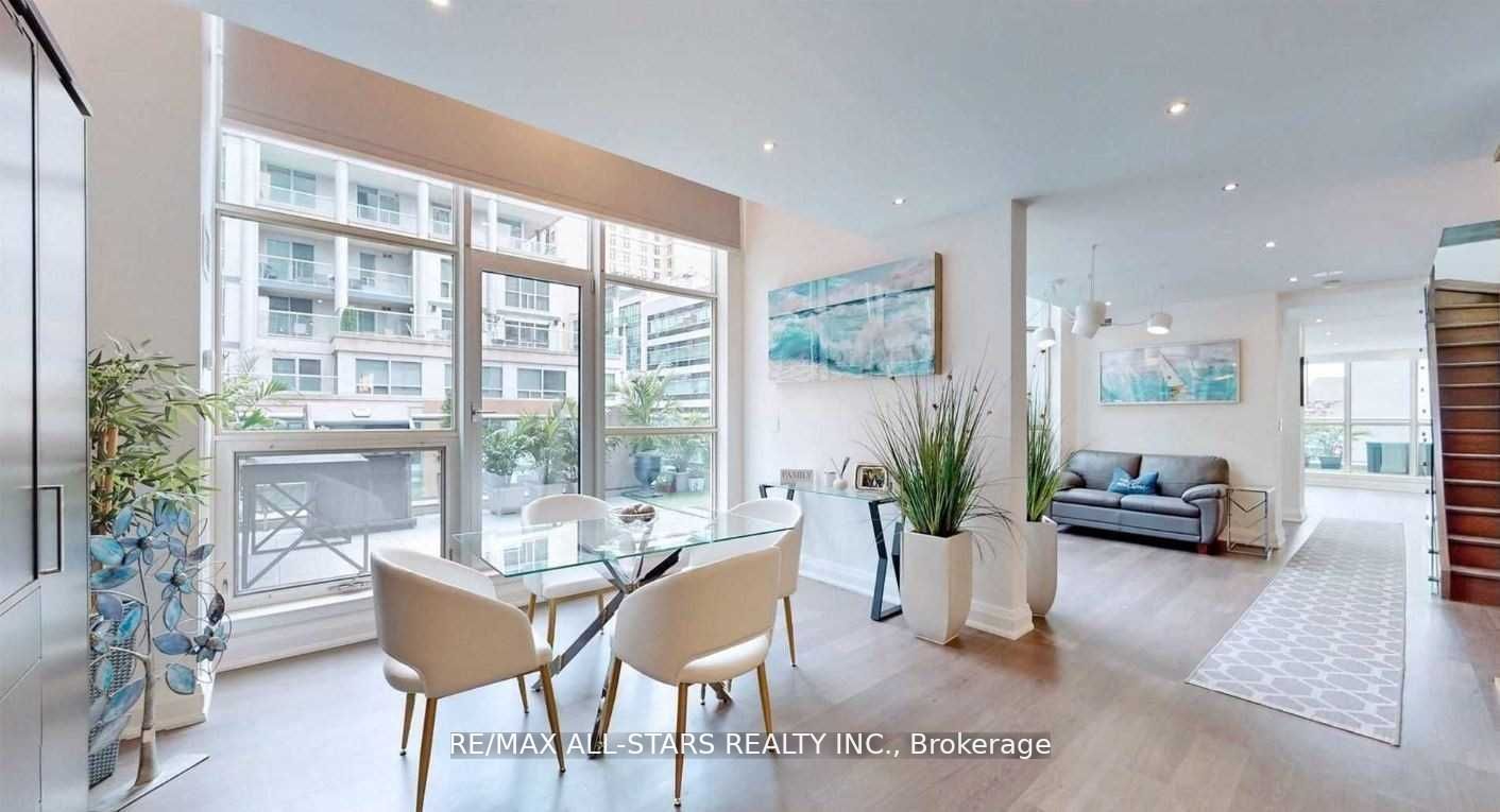 36 Blue Jays Way, #711 712