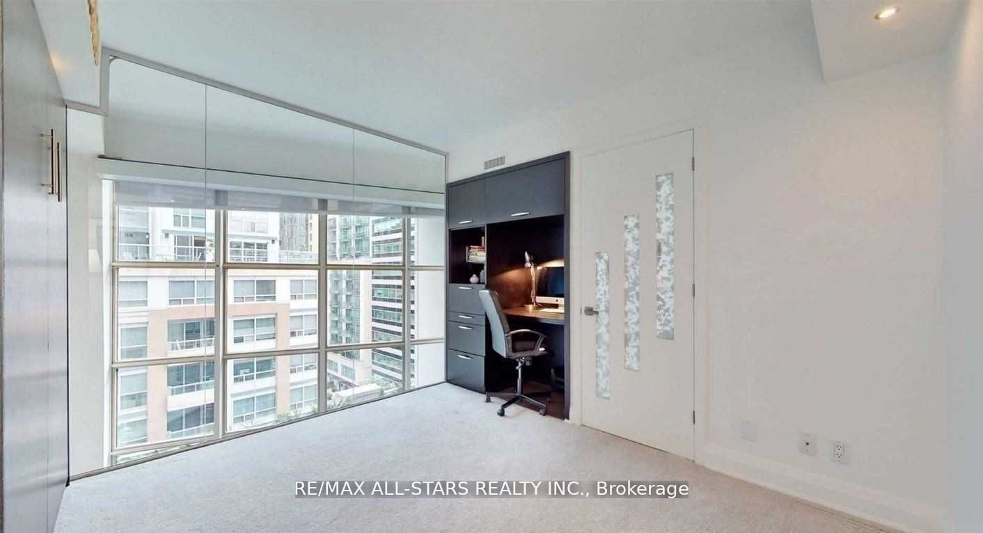 36 Blue Jays Way, #711 712