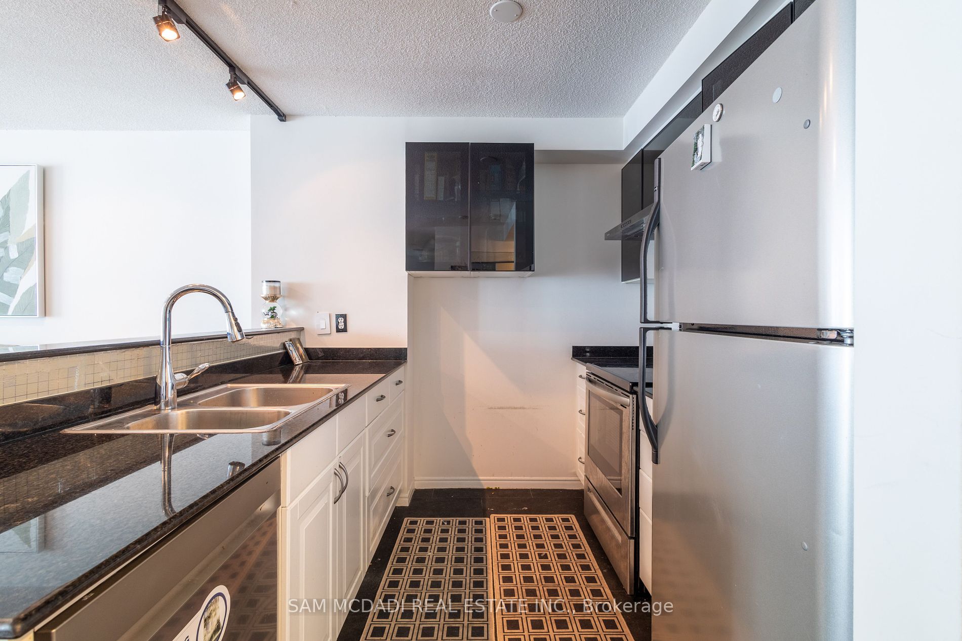 10 Yonge St, #1404