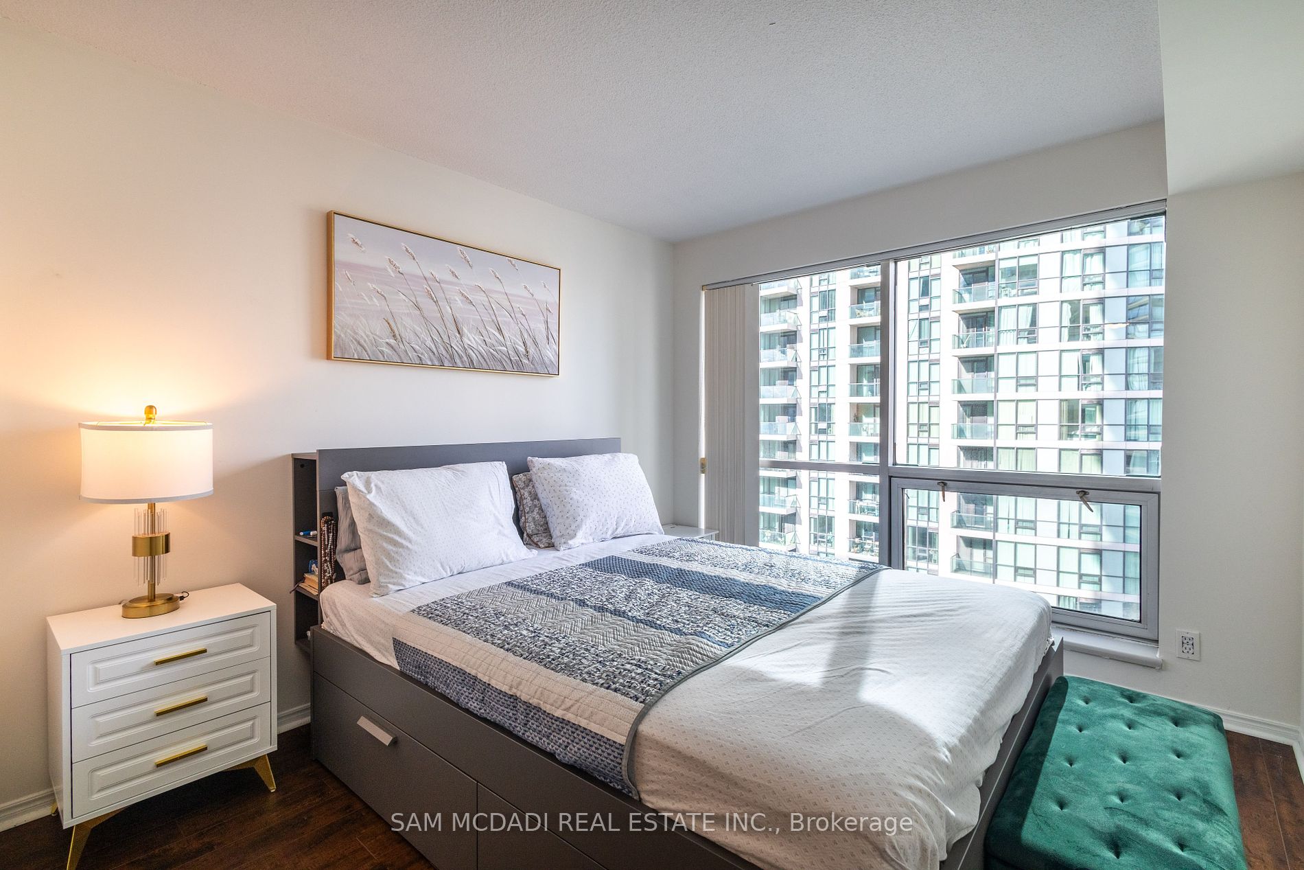 10 Yonge St, #1404