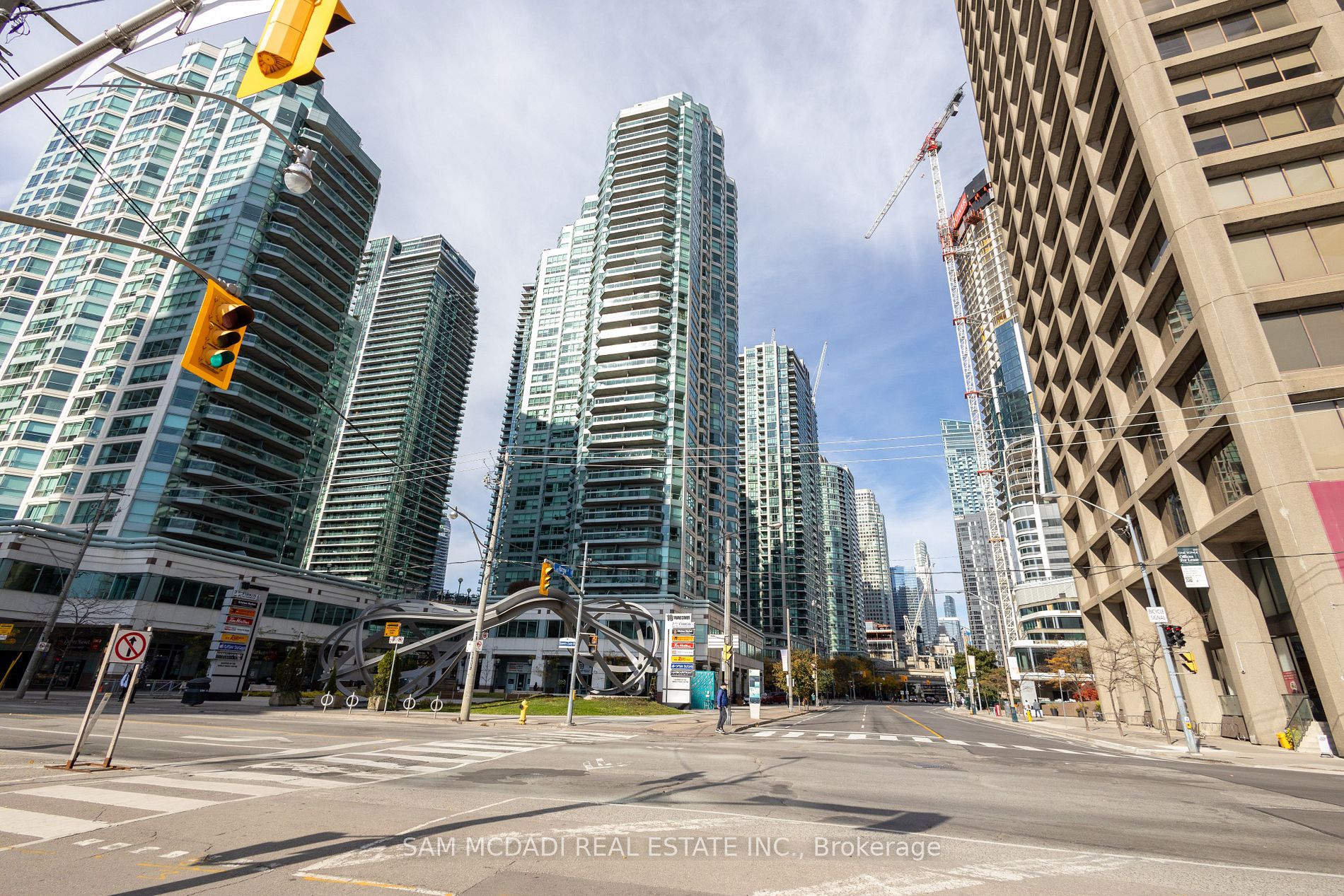 10 Yonge St, #1404