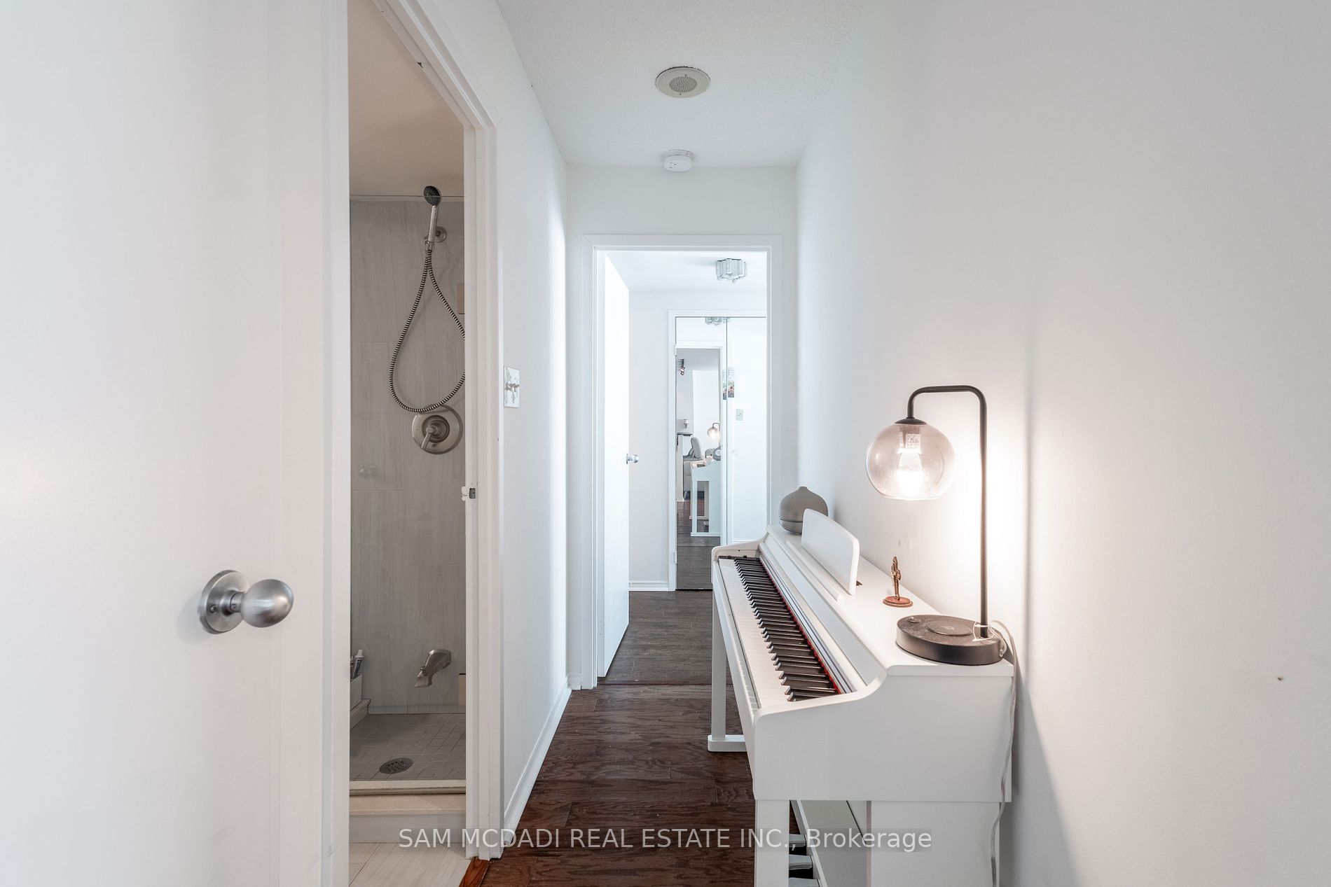 10 Yonge St, #1404