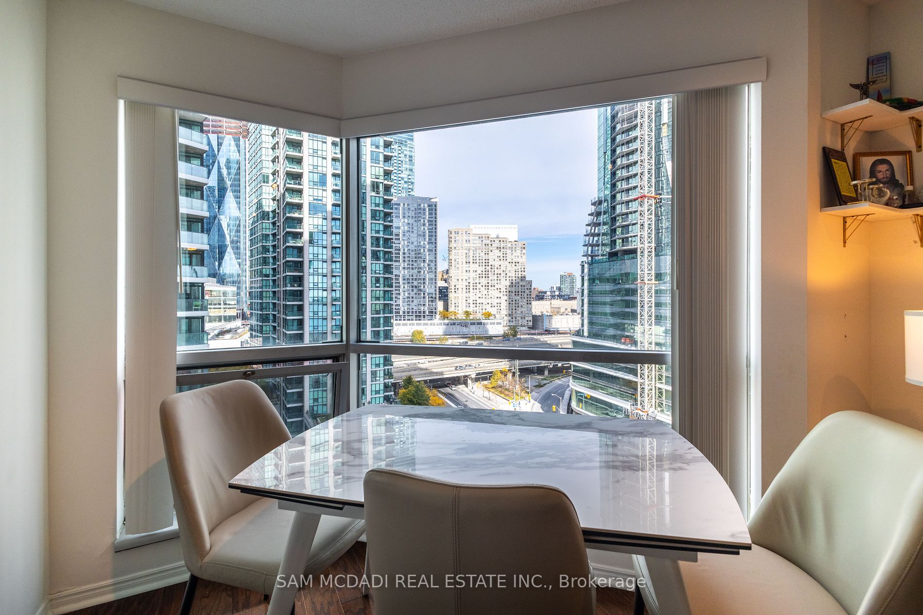 10 Yonge St, #1404