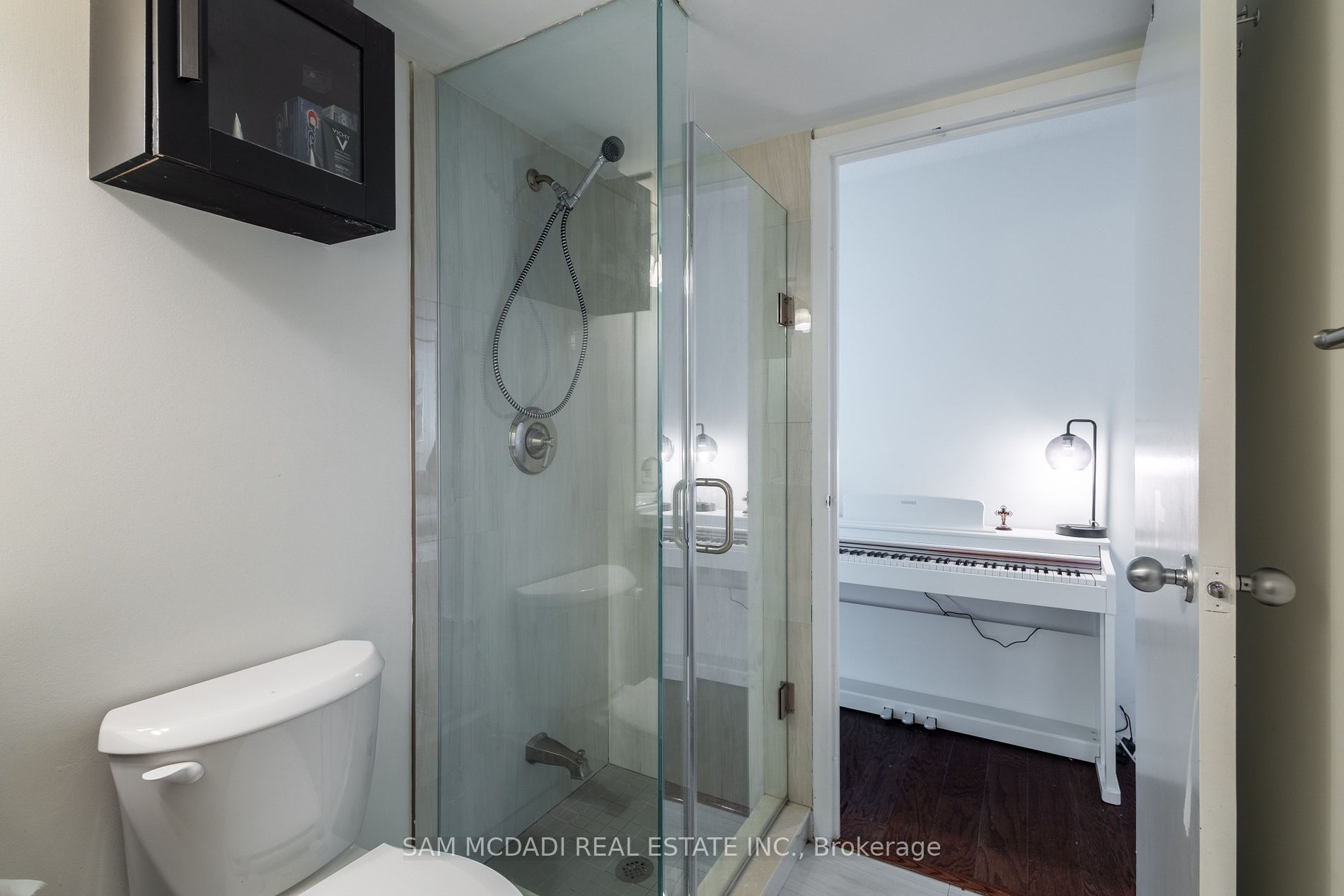 10 Yonge St, #1404