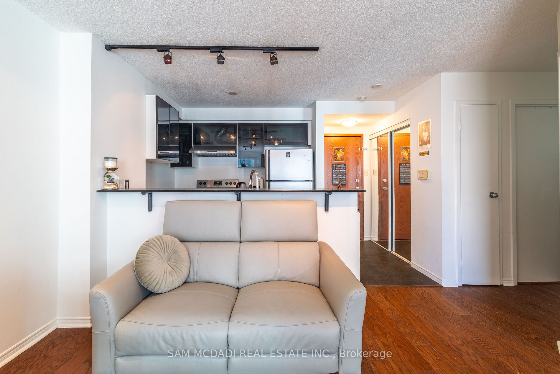 10 Yonge St, #1404
