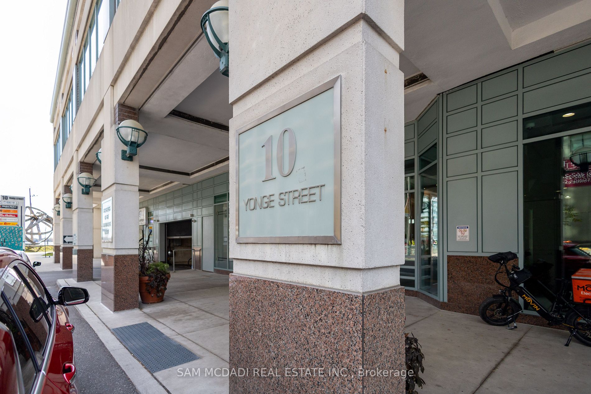 10 Yonge St, #1404
