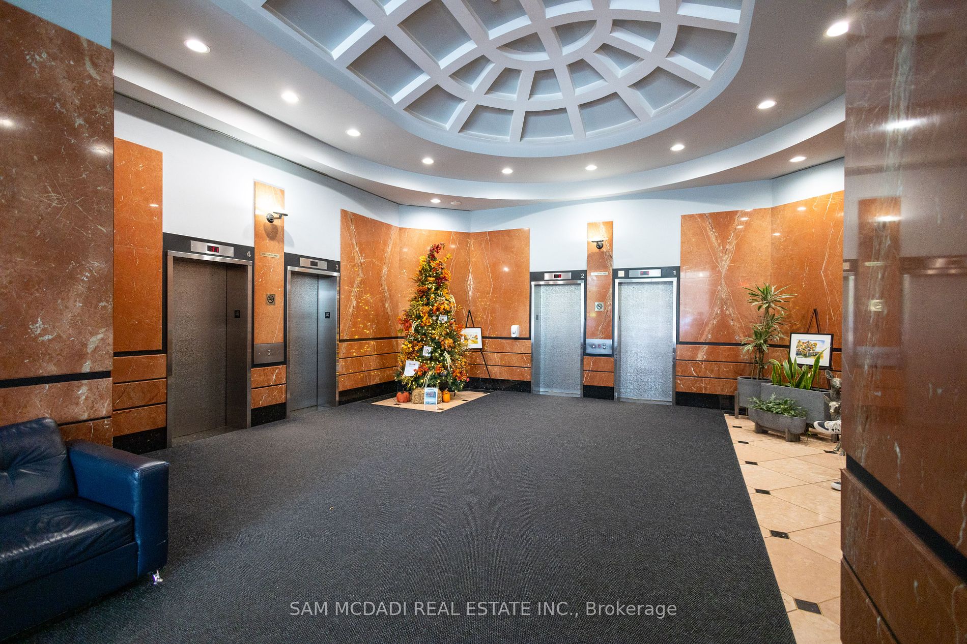 10 Yonge St, #1404