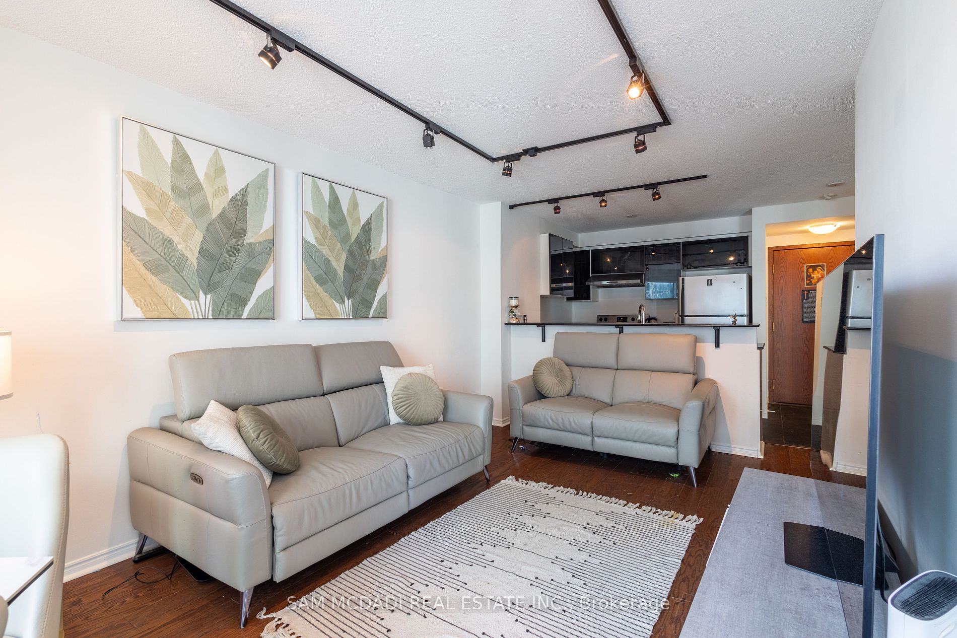 10 Yonge St, #1404