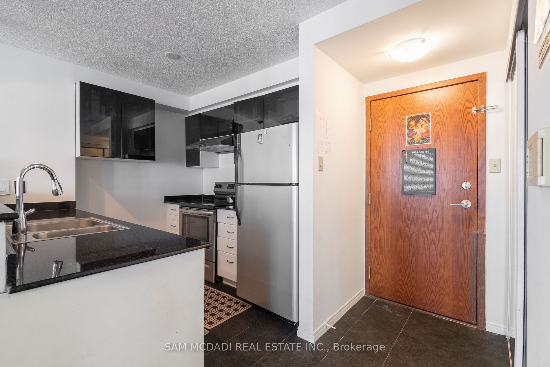 10 Yonge St, #1404