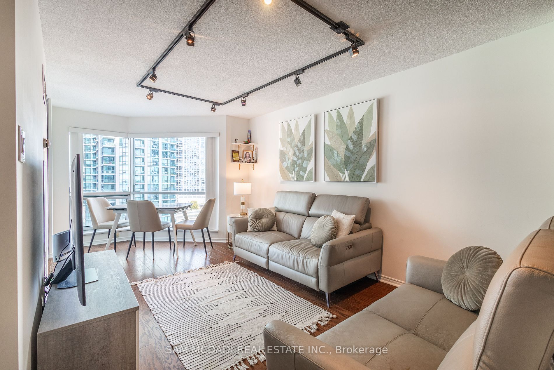 10 Yonge St, #1404