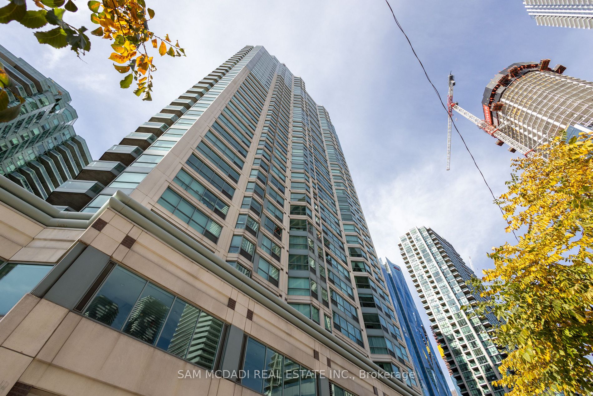 10 Yonge St, #1404