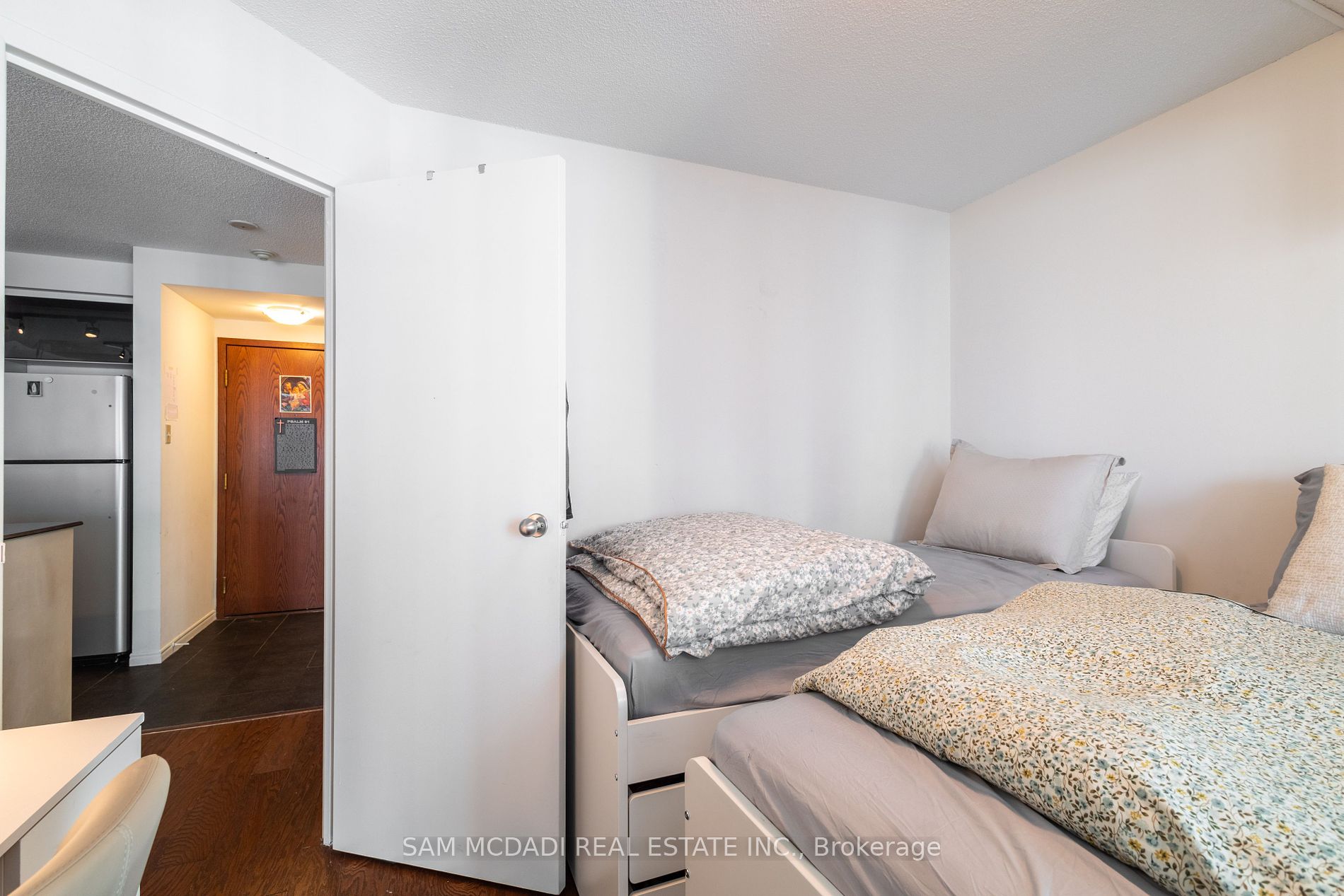 10 Yonge St, #1404