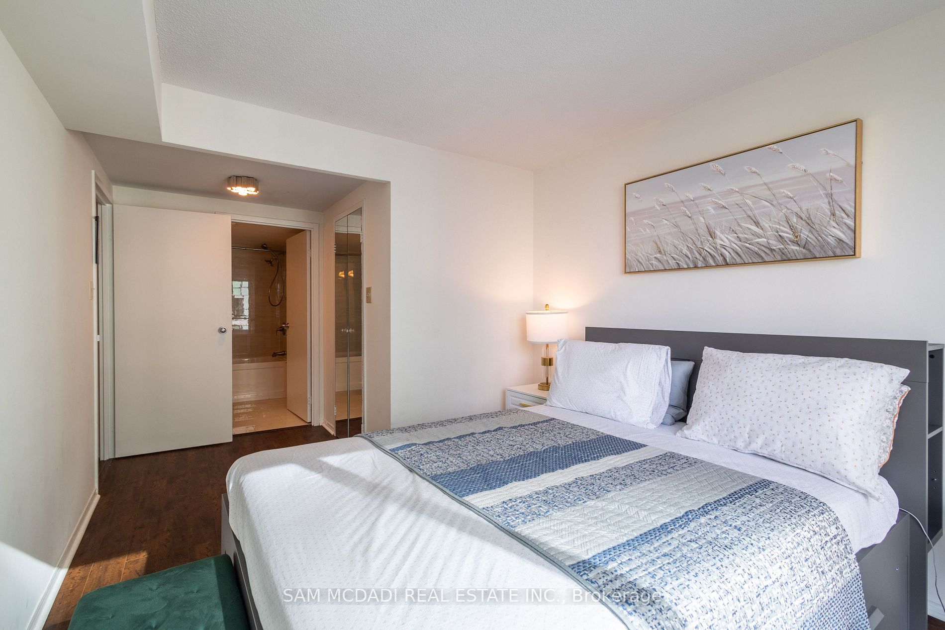 10 Yonge St, #1404