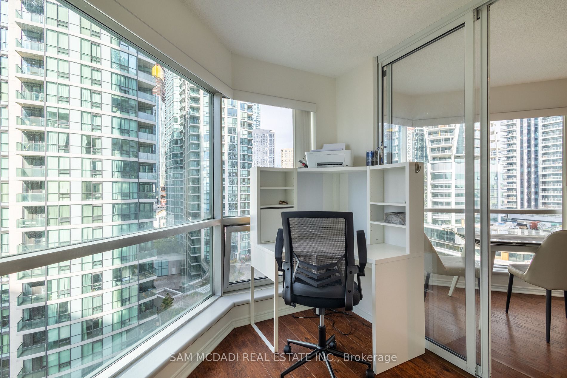 10 Yonge St, #1404