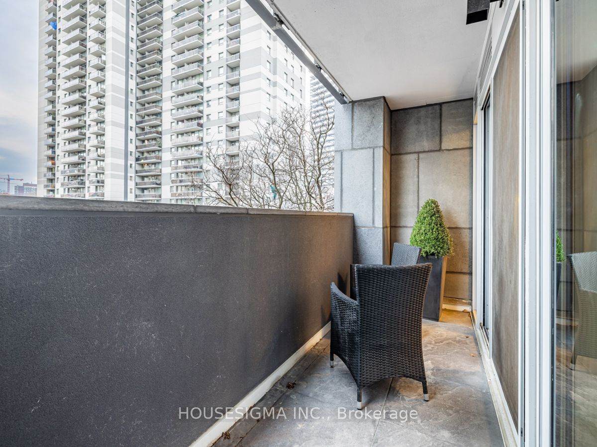 128 Pears Ave, #302