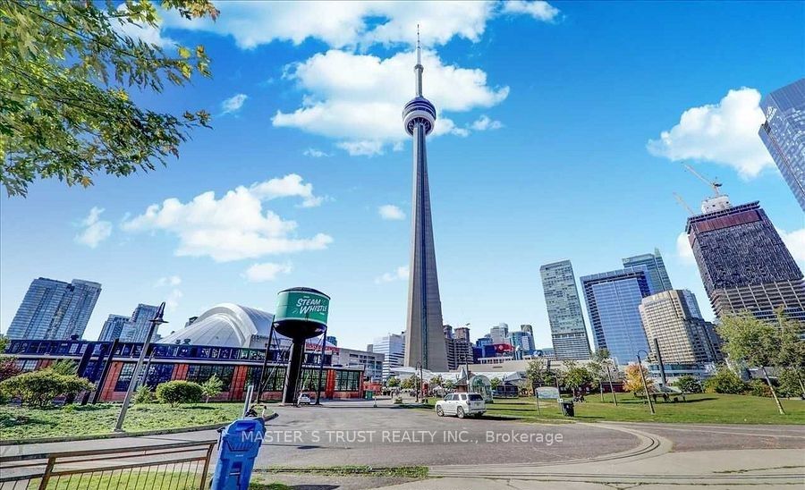 25 Lower Simcoe St, #809