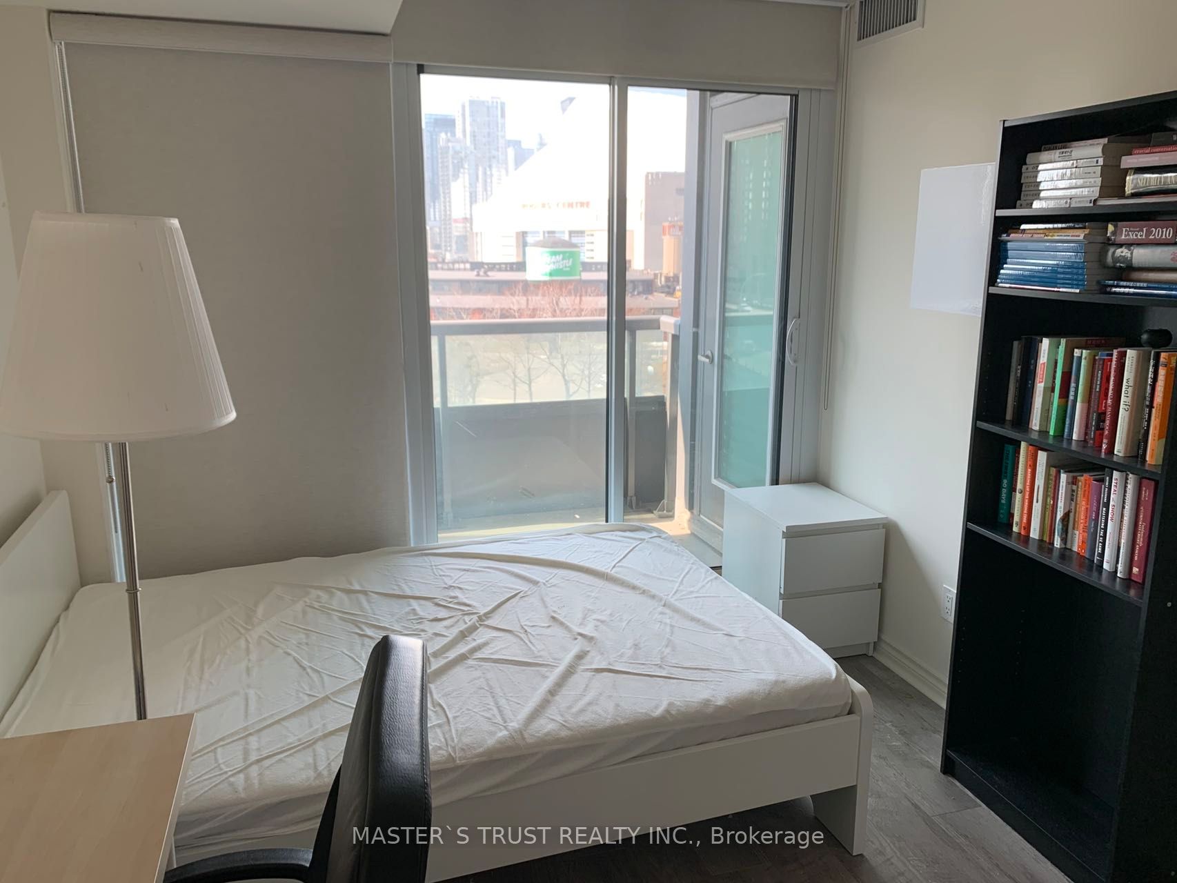 25 Lower Simcoe St, #809