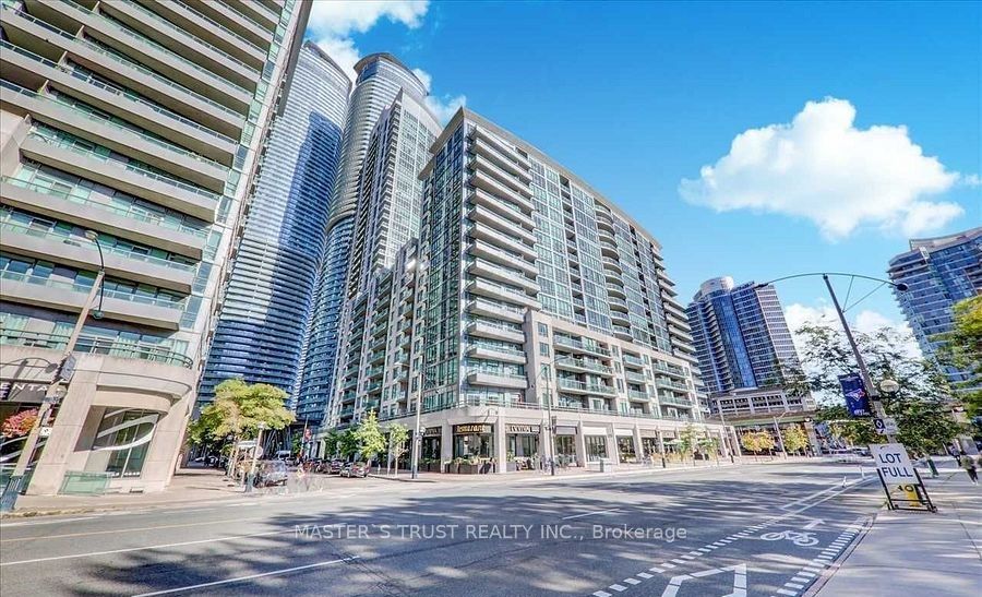25 Lower Simcoe St, #809