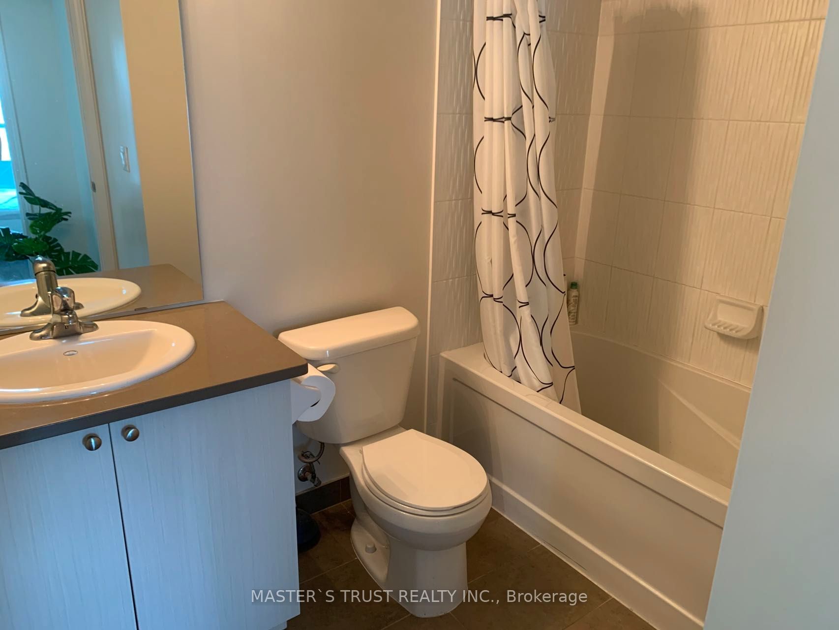25 Lower Simcoe St, #809