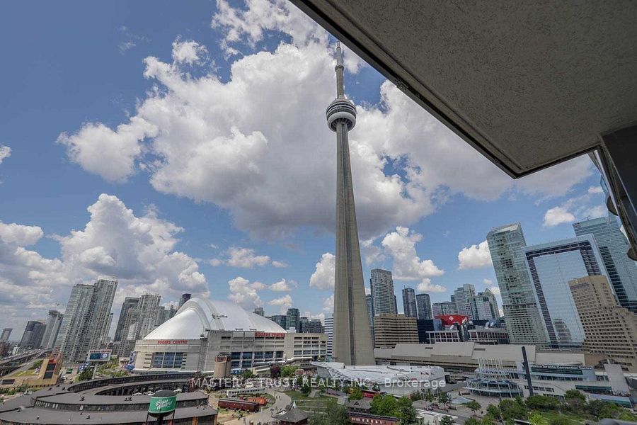 25 Lower Simcoe St, #809