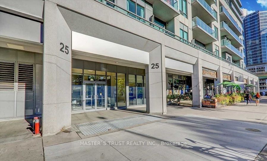 25 Lower Simcoe St, #809