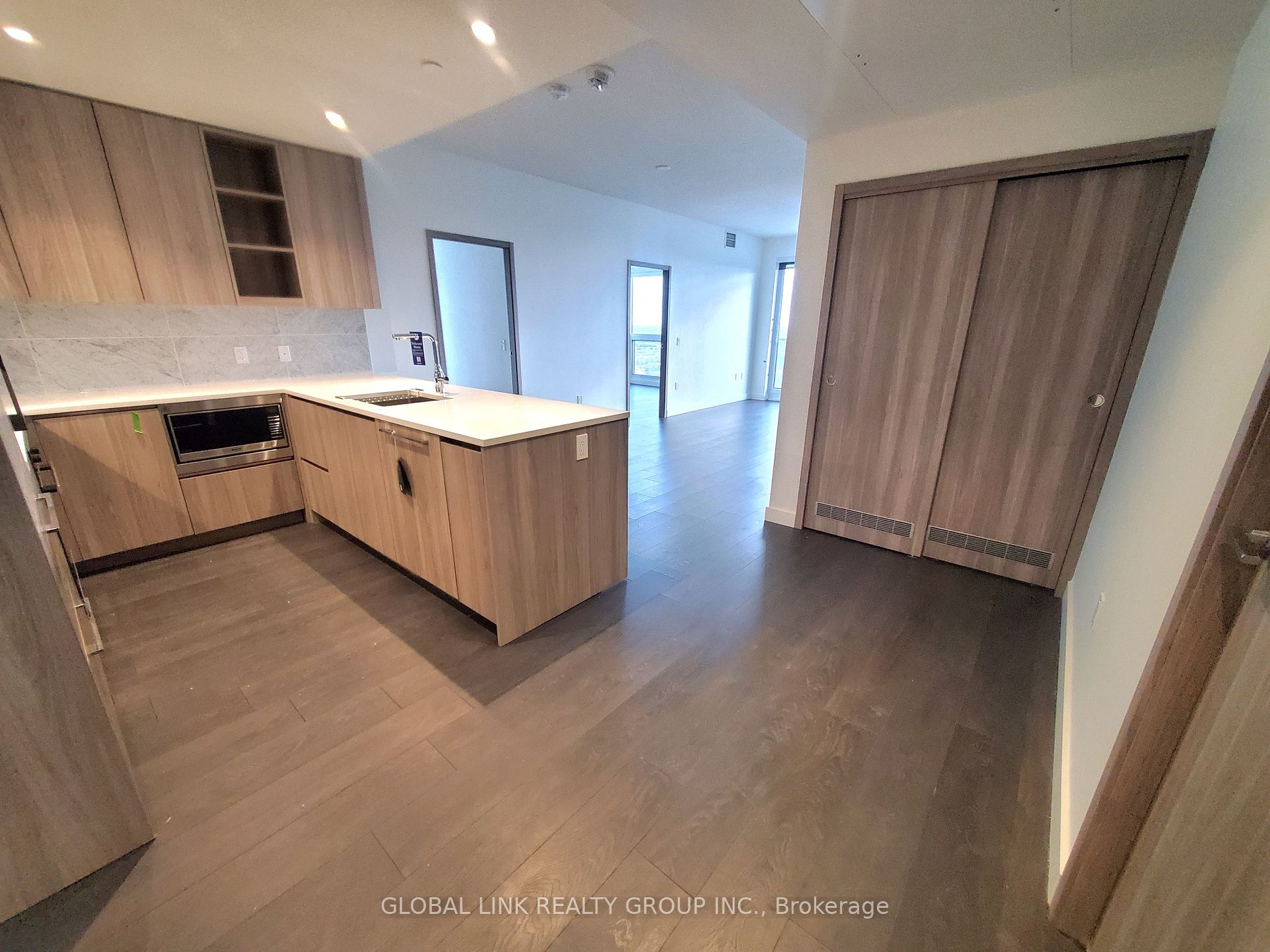 95 MCMAHON Dr, #3502