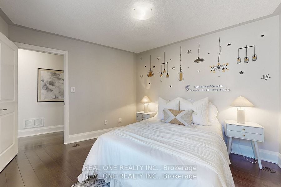 115 Harrison Garden Blvd, #Th 49