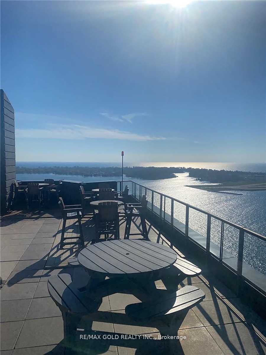 260 Queens Quay W, #1406