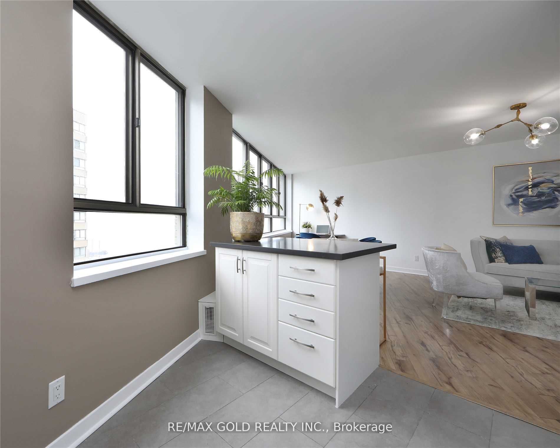 260 Queens Quay W, #1406