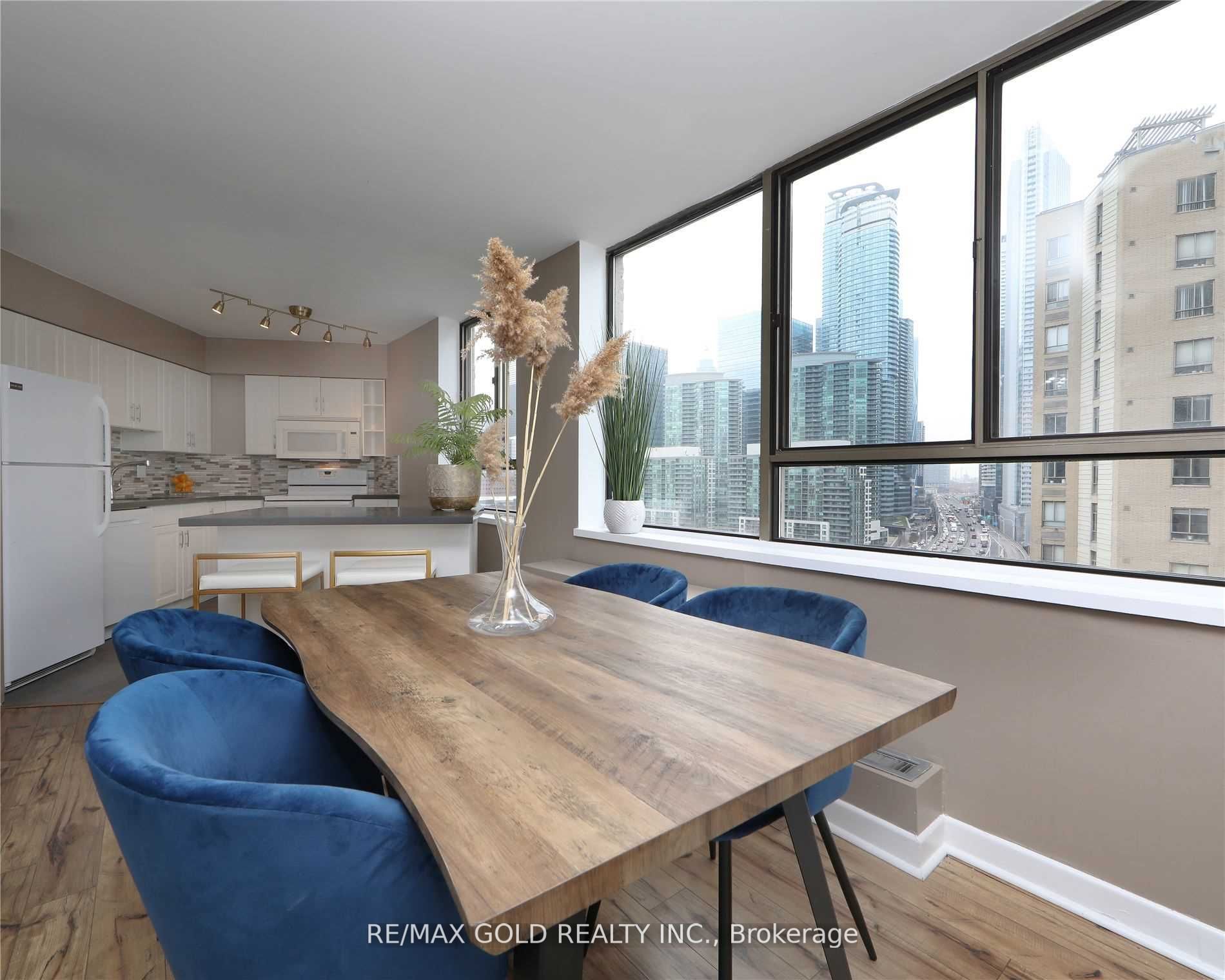 260 Queens Quay W, #1406