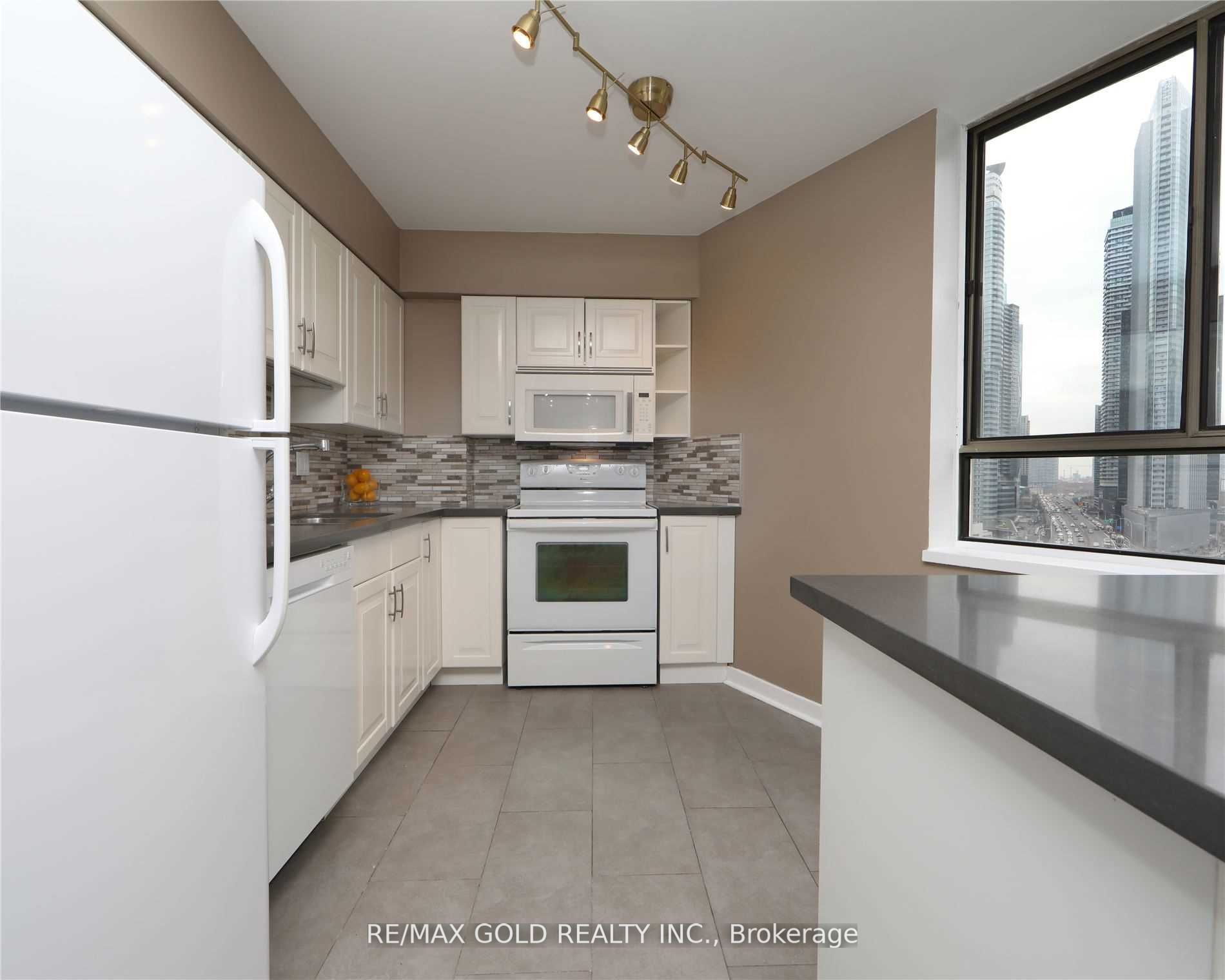 260 Queens Quay W, #1406