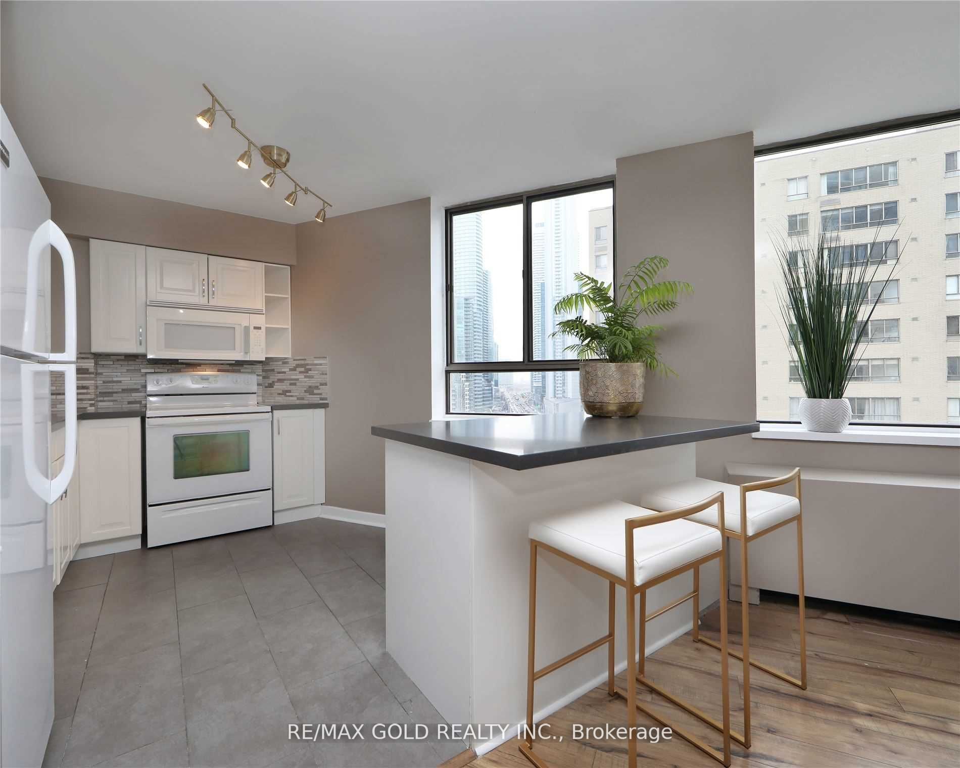 260 Queens Quay W, #1406