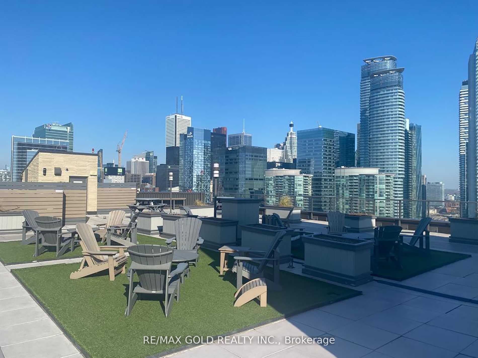 260 Queens Quay W, #1406