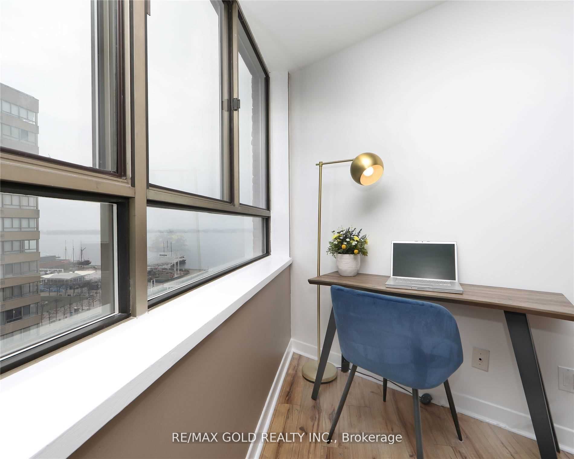 260 Queens Quay W, #1406