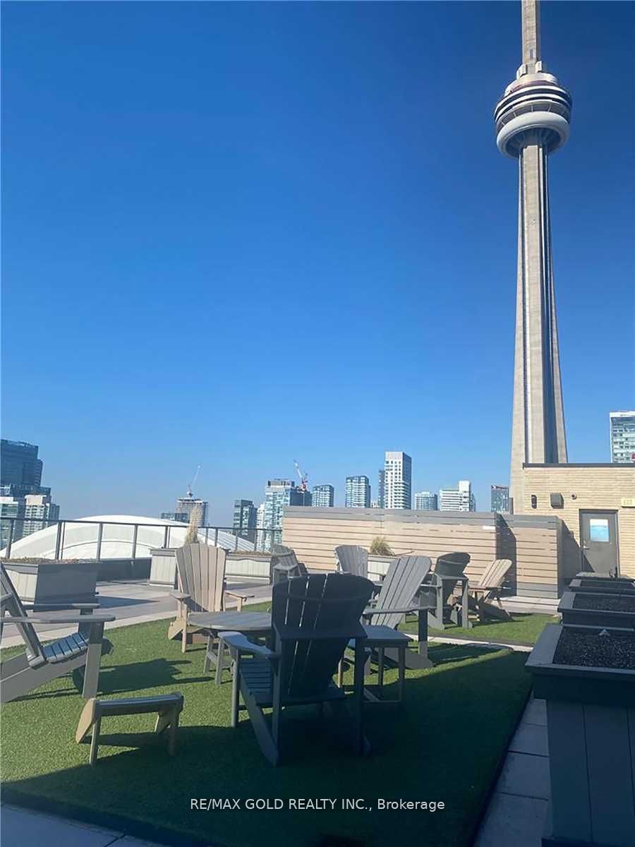 260 Queens Quay W, #1406