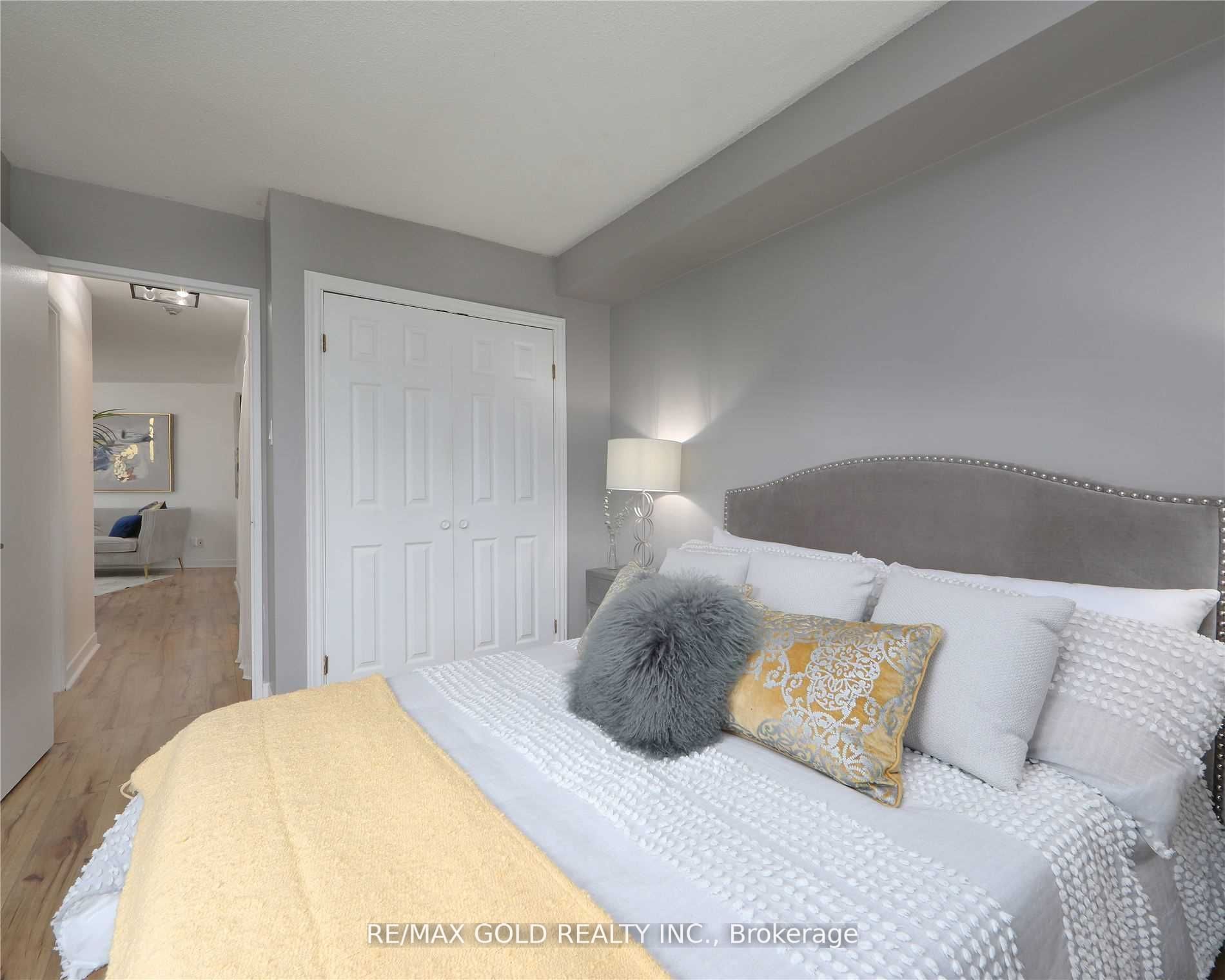 260 Queens Quay W, #1406