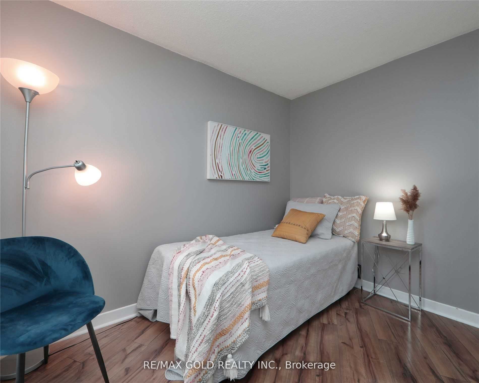 260 Queens Quay W, #1406