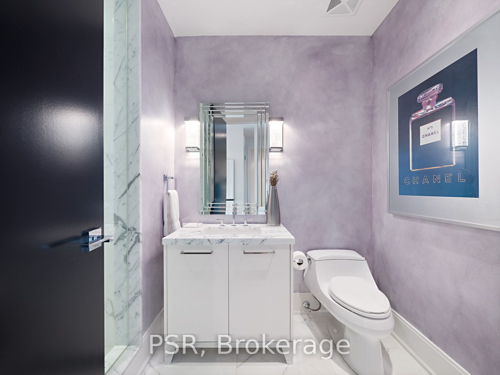 77 Charles St W, #906
