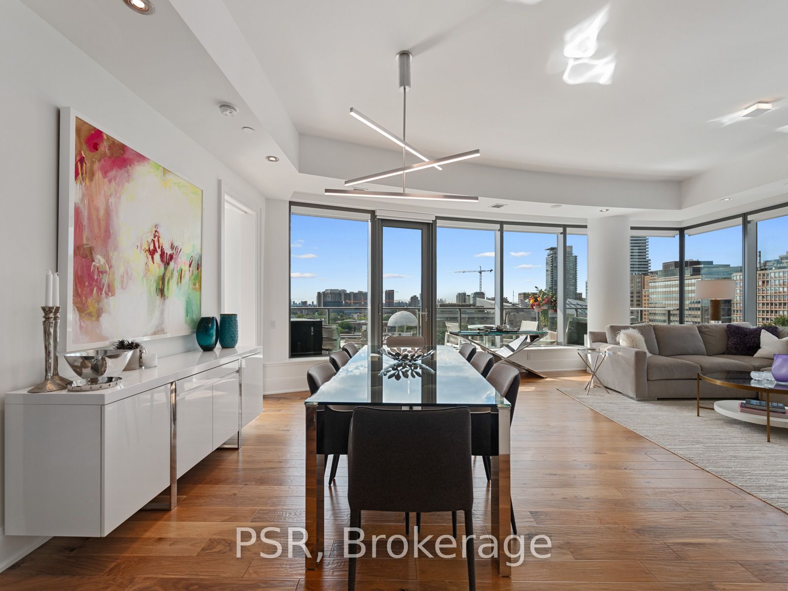 77 Charles St W, #906