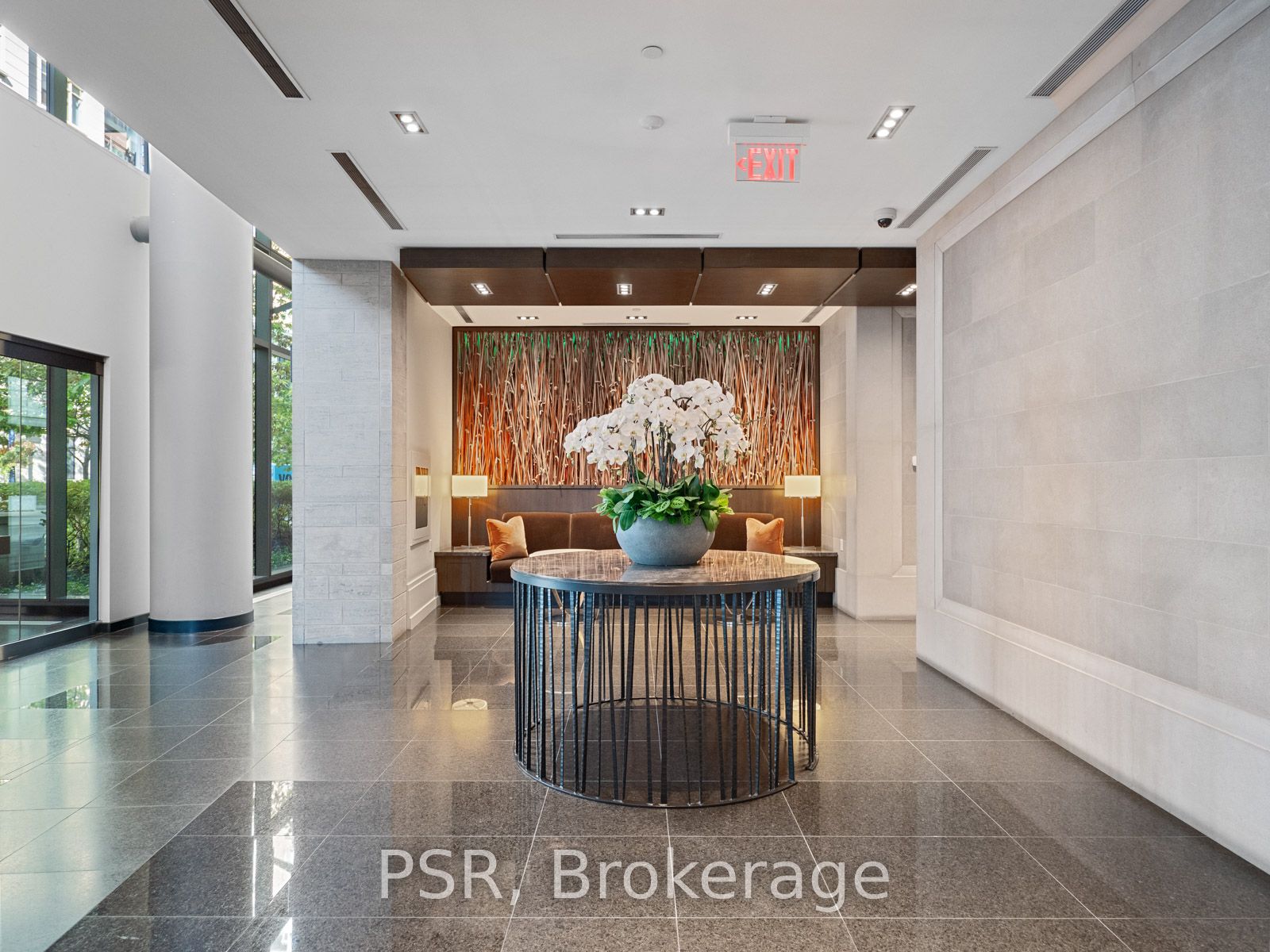 77 Charles St W, #906