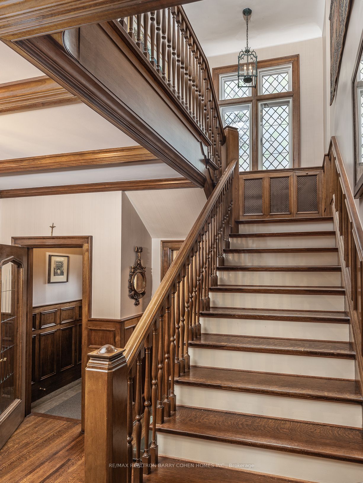 253 Dunvegan Rd