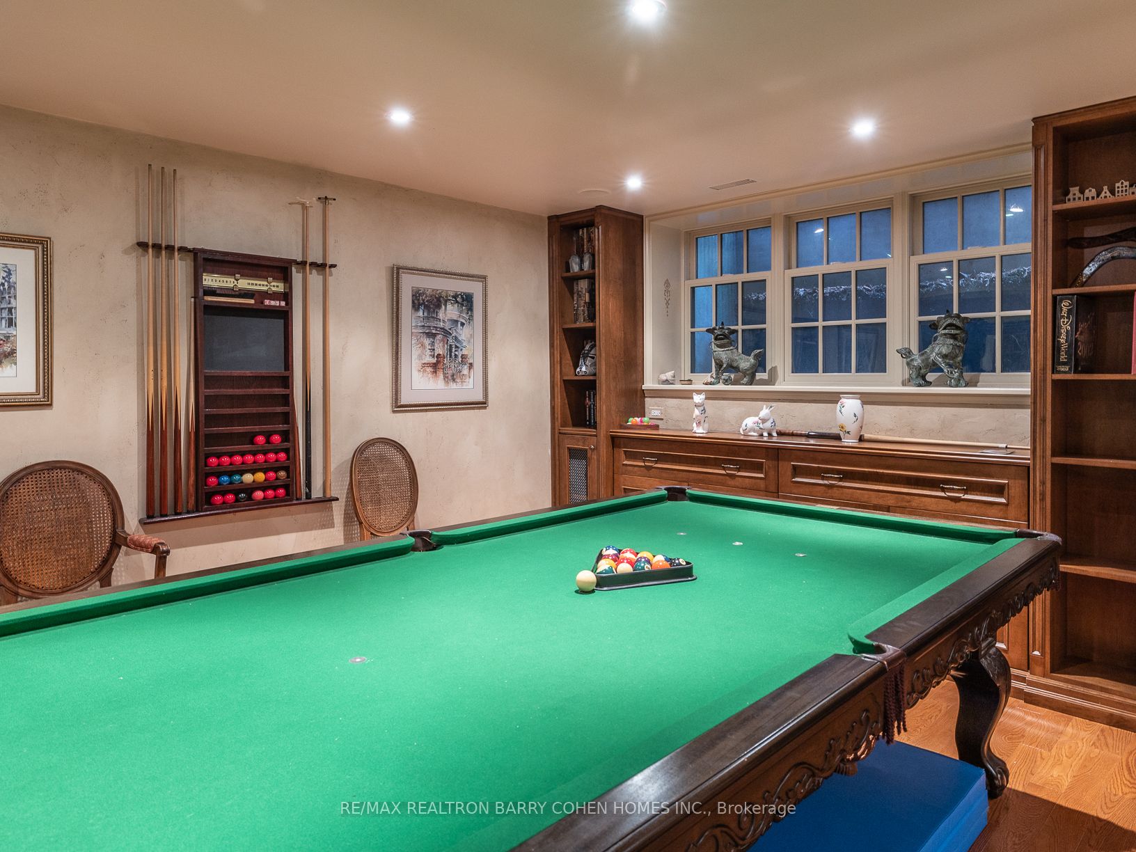 253 Dunvegan Rd
